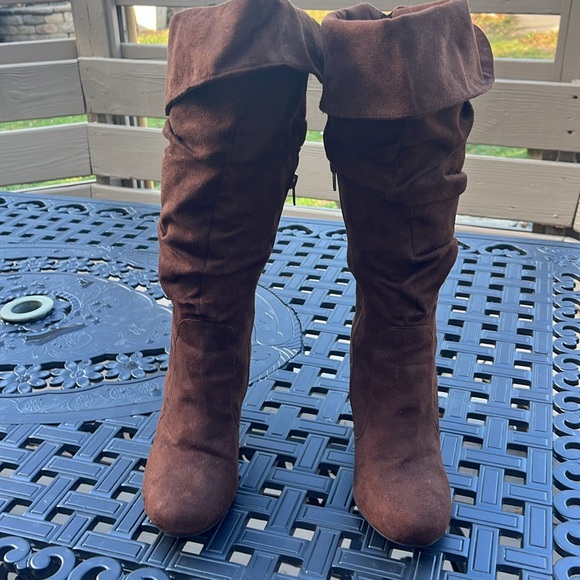 Imitation suede brown heeled boots size 8 - Picture 2 of 12